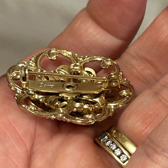 CORO 1950 Elegant Gold Cameo Brooch VTG 😎 - Picture 7 of 8